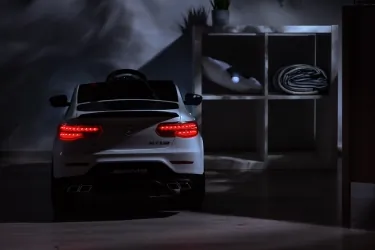 Samochód auto na akumulator Caretero Toyz Mercedes-Benz GLC 63S AMG akumulatorowiec + pilot zdalnego sterowania - biały