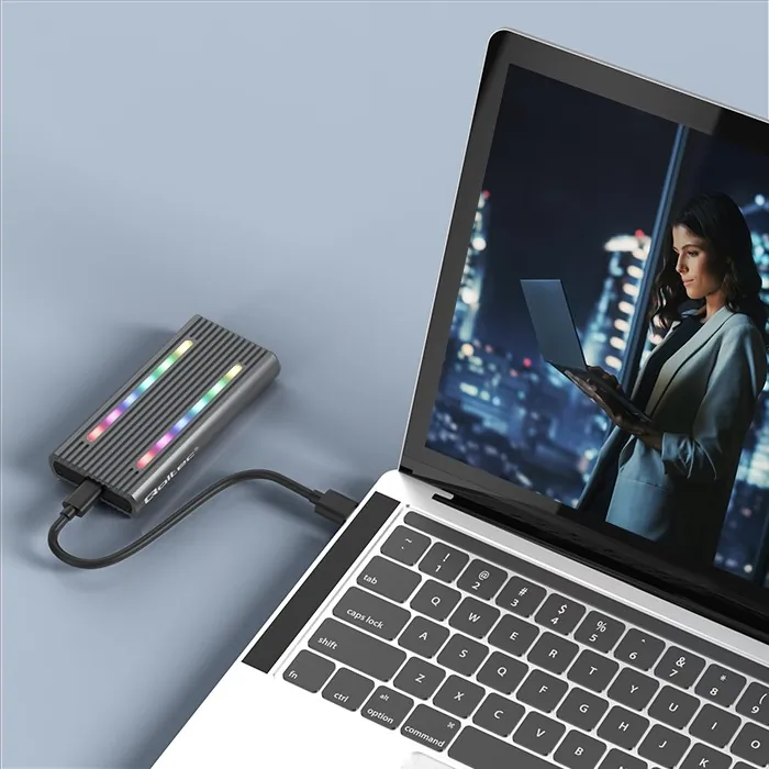 Obudowa kieszeń na dysk M.2 SSD SATA NVME Qoltec USB-C LED RGB