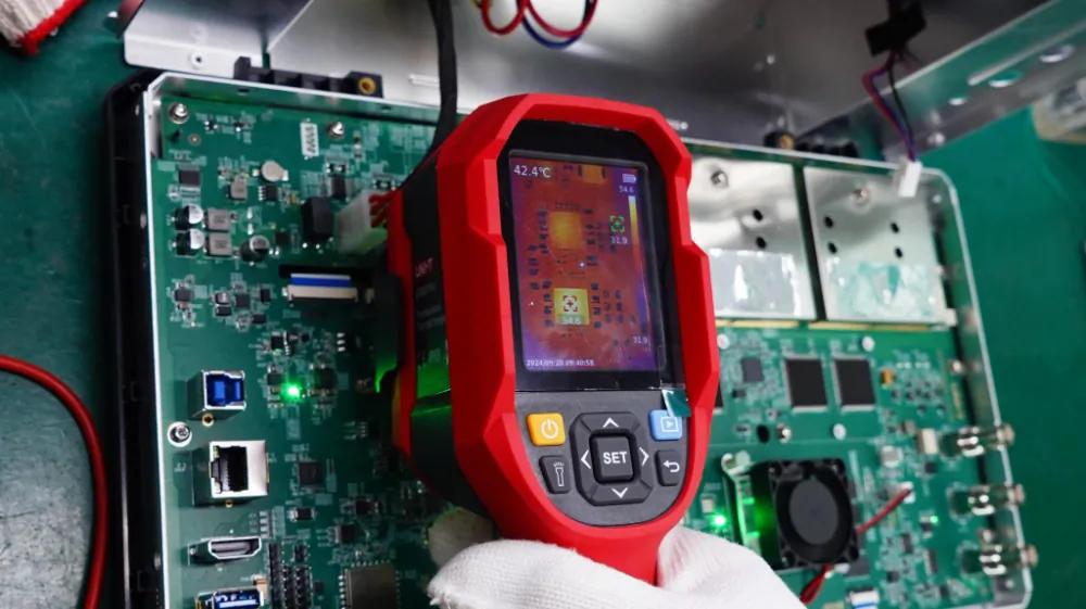 Kamera termowizyjna Uni-T UTi260B