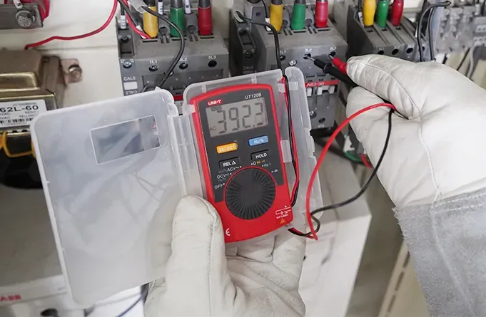 Kieszonkowy miernik uniwersalny multimetr Uni-T UT120A