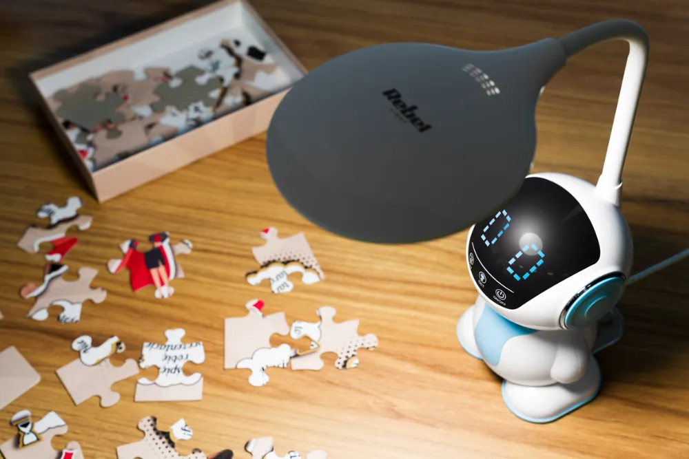 Lampka biurkowa LED na biurko Rebel - robot