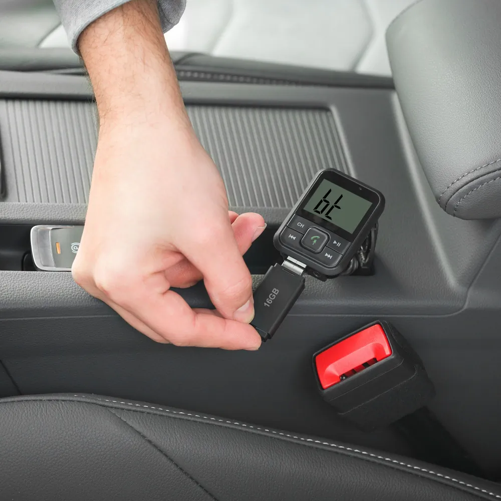 Transmiter FM samochodowy z zestawem głośnomówiącym Peiying Bluetooth USB